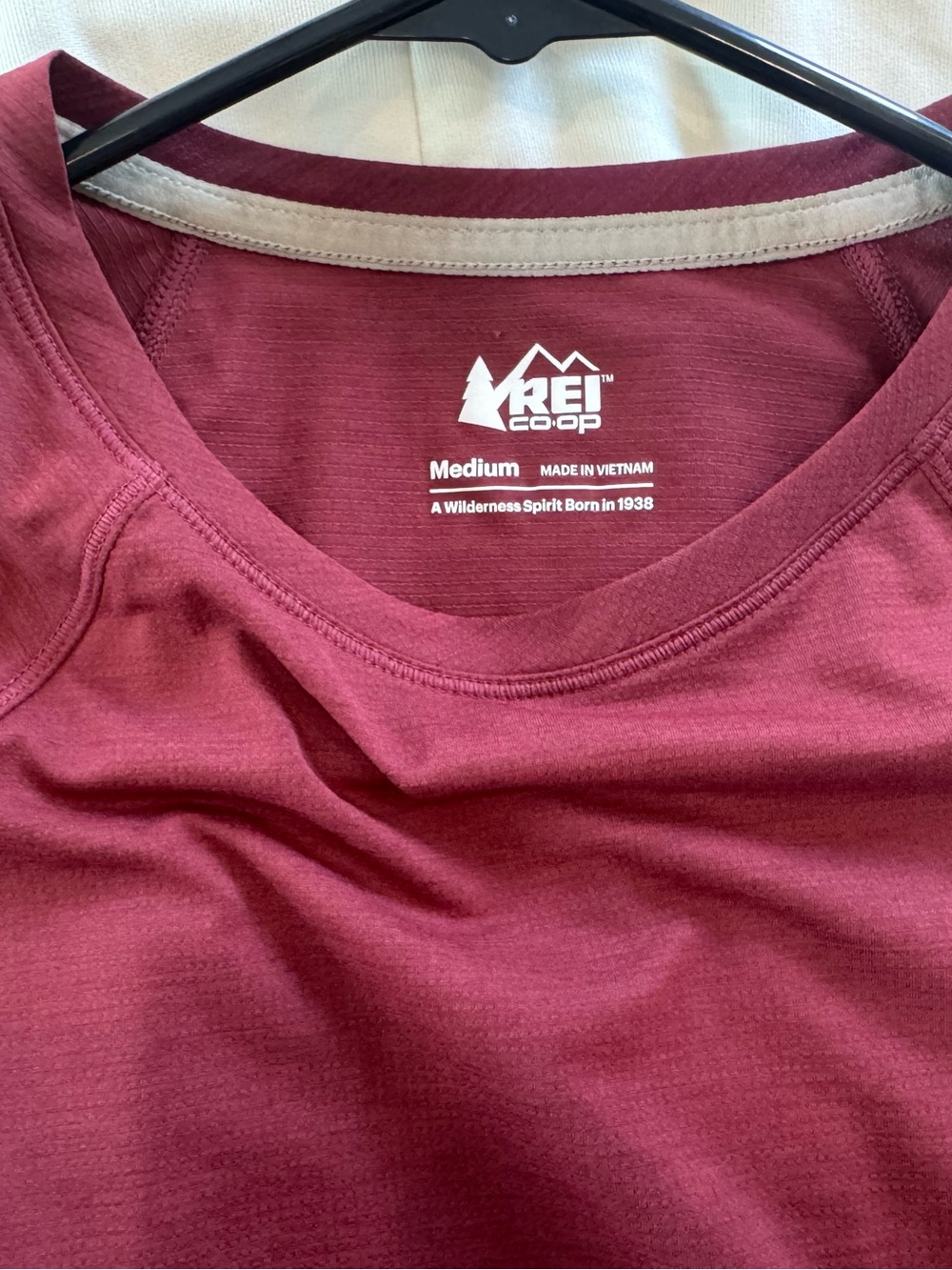 REI swiftland Women's Maroon Crewneck running Top